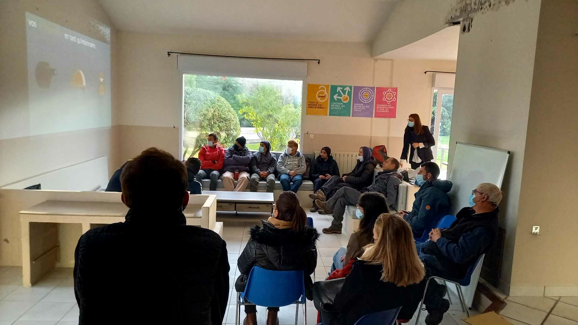 Une présentation d'entreprise dans les locaux de l'Université Populaire Ventoux